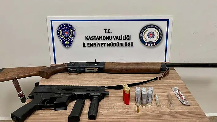 Durdurulan araçtan 'Uzi' çıktı: 2 gözaltı!