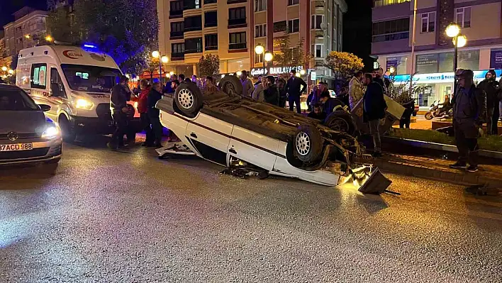 Elektrik direğine çarptı, takla attı: 1 yaralı!