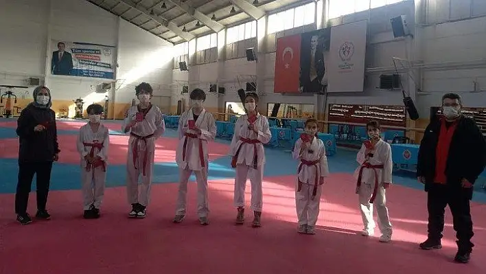 Erişenli taekwondocular siyah kuşak sınavında ter döktü