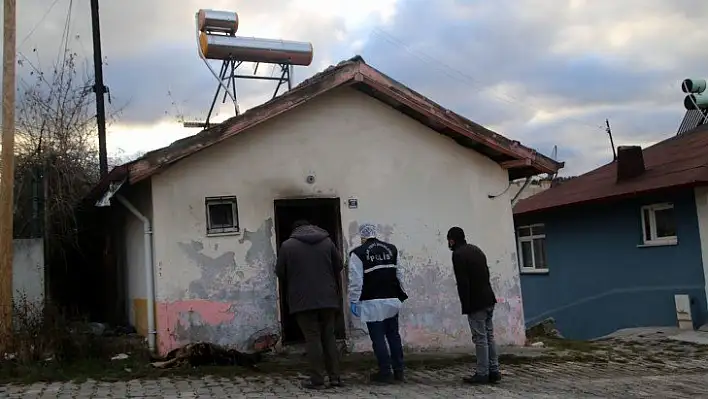 Evini ateşe verip kaçtığı iddia edilen kadın aranıyor