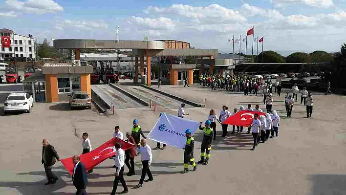 Fabrika işçilerinden 'Cumhuriyet yürüyüşü'