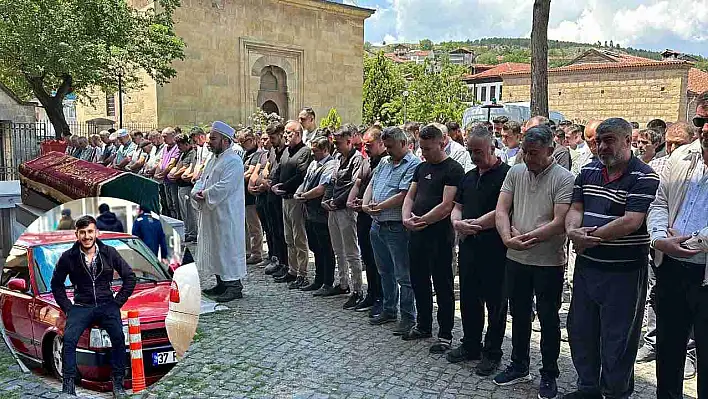 Feci kazada ölen genç, toprağa verildi