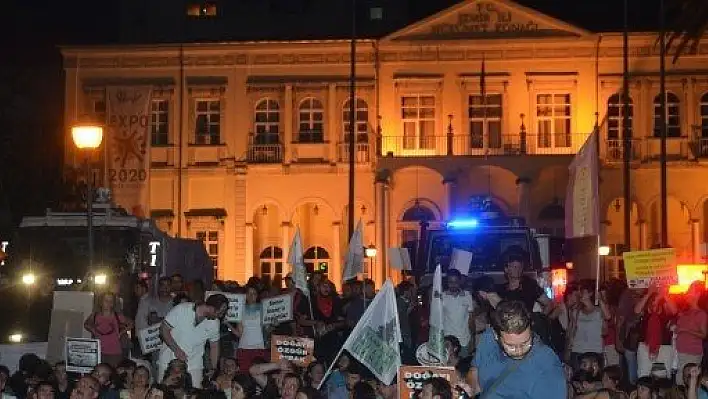 Gezi Parkı eylemcileri Konak Meydanı'na yürüdü