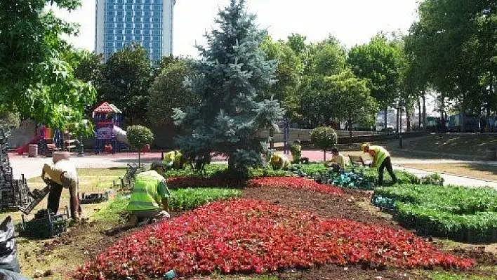 Gezi Parkı'nda yenilenme sürüyor