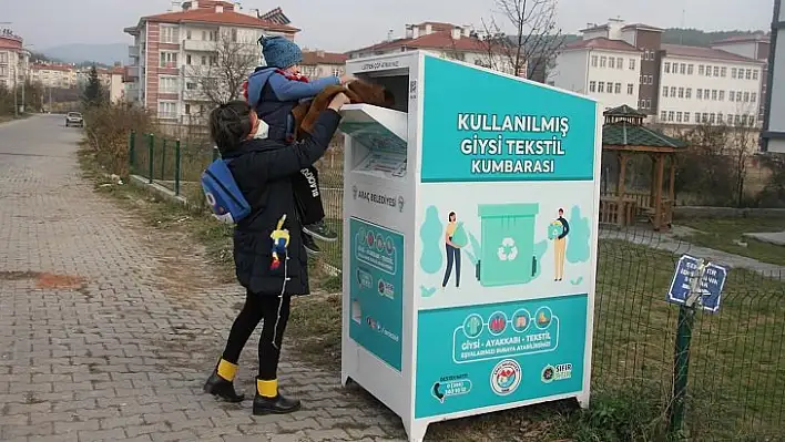 Giyilmeyen kıyafetler çöpe değil kumbaraya