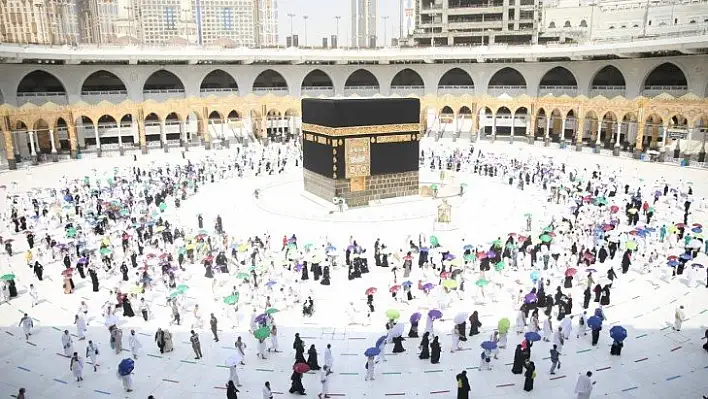 Kabe'de sosyal mesafeli tavaf