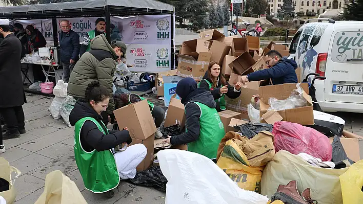 Her gün bir tır dolusu yardım gönderiliyor