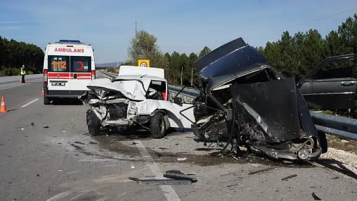 Hurdaya dönen arabalardan sağ çıktılar