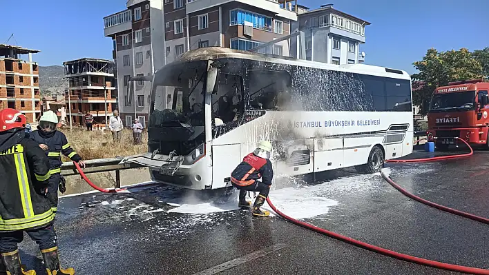 İBB'ye ait yolcu midibüsü Tosya'da yandı