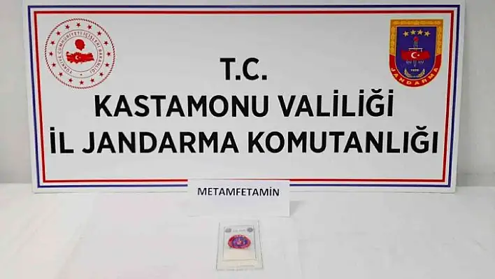 İç çamaşırına uyuşturucu sakladı, jandarmadan kaçamadı