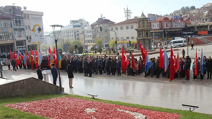 İlçelerde Öğretmenler Günü kutlandı