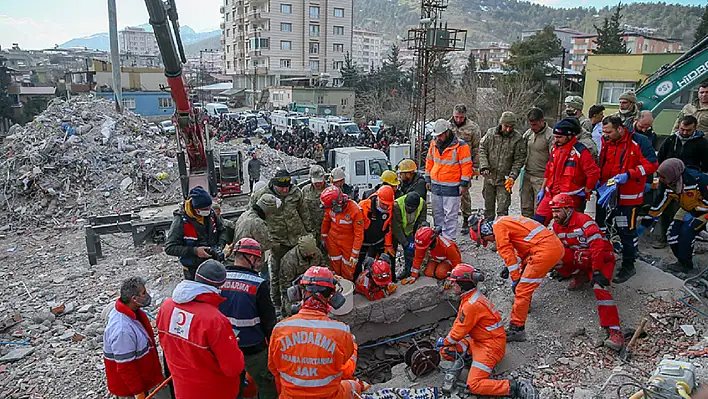 İlçelerden yardımlar sürüyor