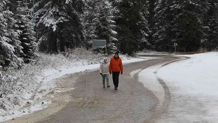 Ilgaz'a mevsimin ilk karı düştü