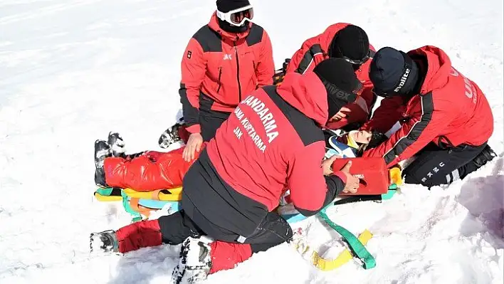 Ilgaz Dağı'nda çığ ve kurtarma tatbikatı yapıldı