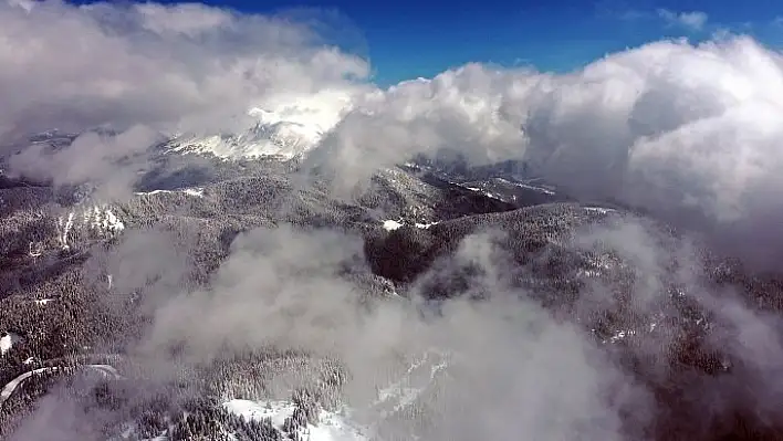 Ilgaz Dağı'nda kar ve sis havadan görüntülendi