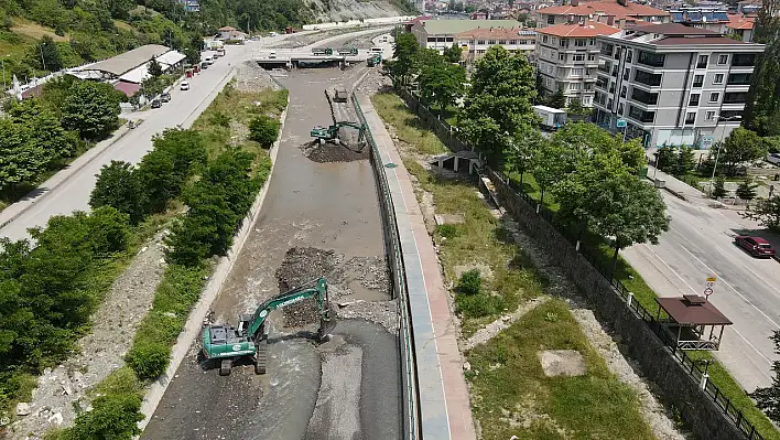 İnebolu Çayı'nda selin izleri siliniyor