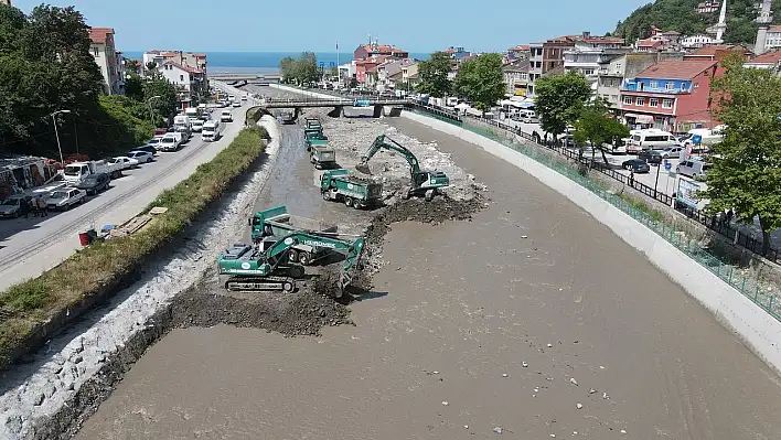 İnebolu'da temizlik çalışmaları sürüyor