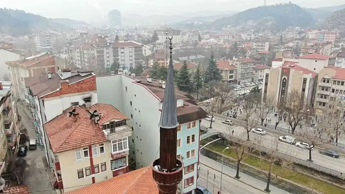 İsmini minaresindeki oktan alan cami, oksuz kaldı