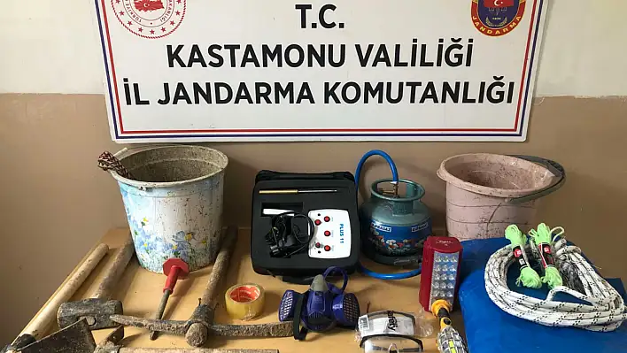 İzinsiz kazı! 5 kişi suçüstü yakalandı