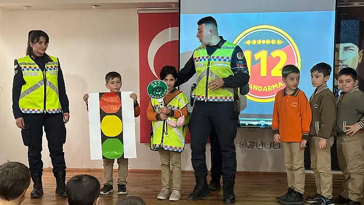 Jandarmadan öğrencilere trafik semineri