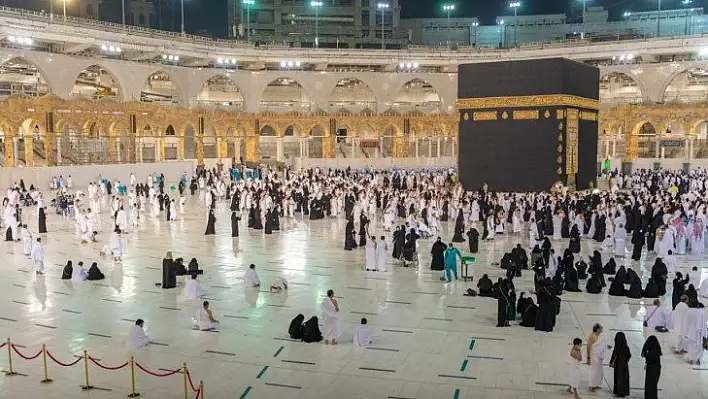 Kabe'nin etrafındaki bariyerler kaldırıldı