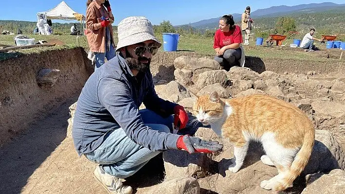 Kahin Tepe kazı ekibinin maskotu oldu