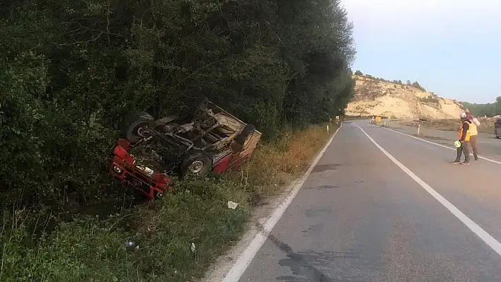 Kamyonet kazası! Karaca telef oldu, 2 yaralı