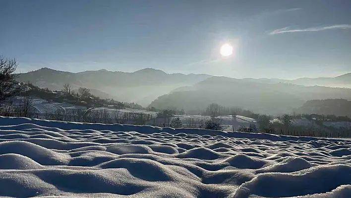 Kar ve sisin buluştuğu Ilgaz Dağı mest etti