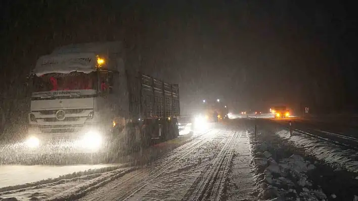 Ilgaz'da araçlar mahsur kaldı