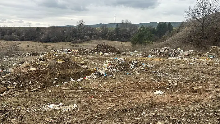 Kara yolu çöplüğe döndü