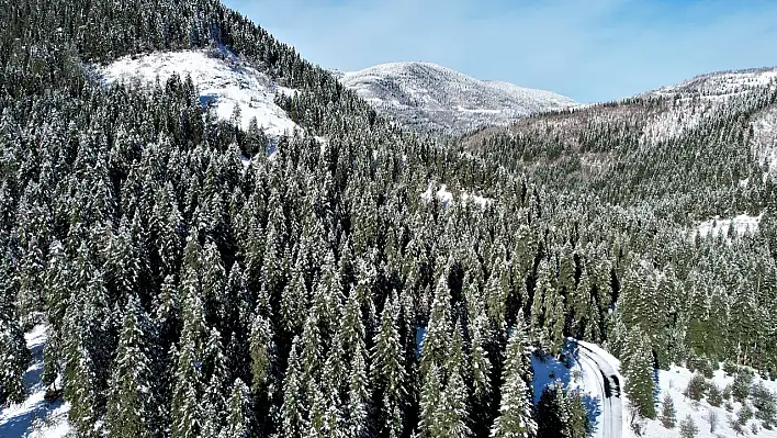 Karlı Yaralıgöz Dağı dronla görüntülendi