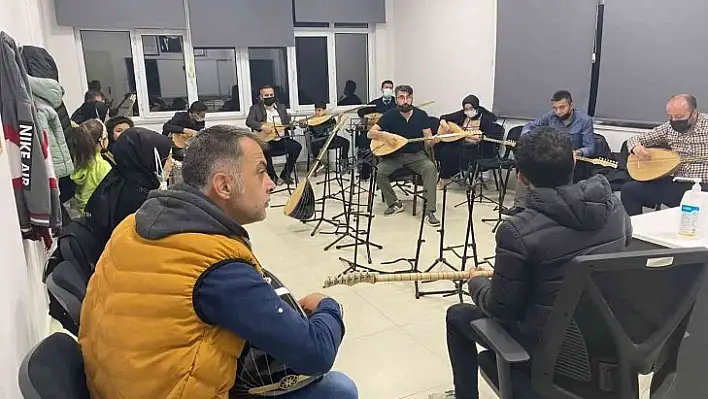 KASMEK'te bağlama kursları başladı