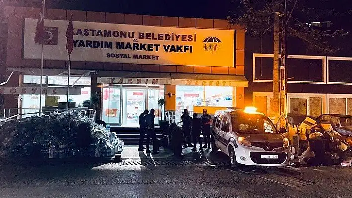 Kastamonu Belediyesi afet bölgesinde yaraları sarıyor