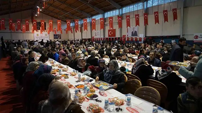 2 bin kişilik iftar sofrası