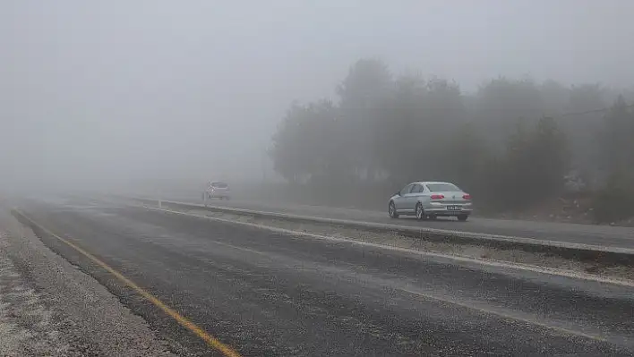 Kastamonu'da sis ulaşımda aksamalara neden oluyor