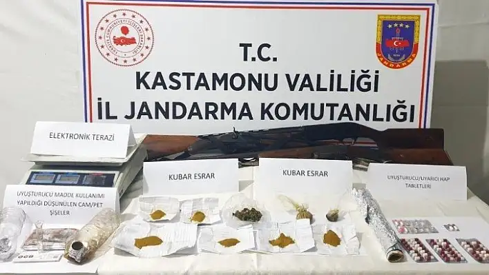 İnebolu'da uyuşturucu ticareti yaptığı iddia edilen 3 kişi yakalandı