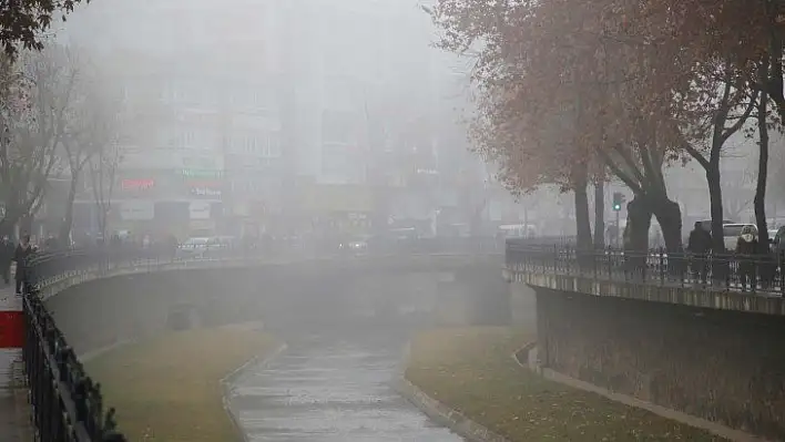 Kastamonu'da yoğun sis ulaşımda aksamalara yol açıyor