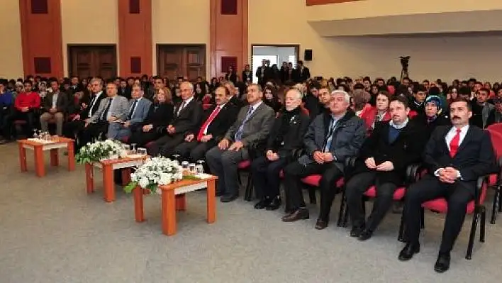 Kastamonu Üniversitesi'nde, Türkçe'deki Yabancı Kelimeler Konferansı 