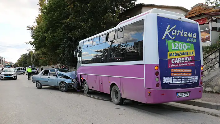 Kaza anı halk otobüsünün kamerasına yansıdı