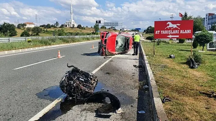 Kaza yapan aracın motoru 50 metre fırladı