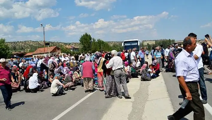 Kaza Sonrası Köylüler D-100'ü Trafiğe Kapattı