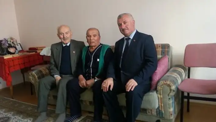 Kore Gazisi Avni Taş'ı Ziyaret