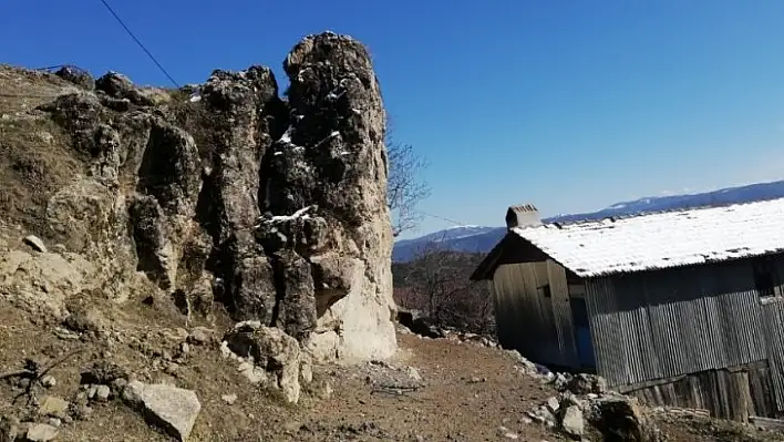 Köylülerin uykularını kaçıran kaya ortadan kaldırıldı