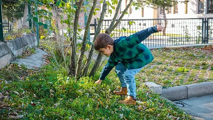 Küçük çocuğun bulduğu altın yüzük zabıtaya teslim edildi