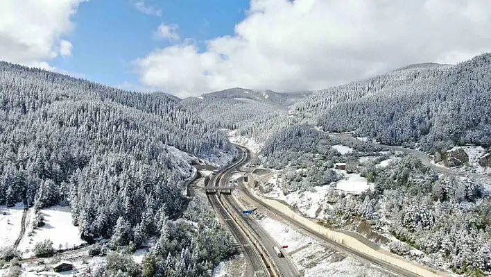 Mayıs ayı karı Ilgaz Dağı'nı beyaza bürüdü