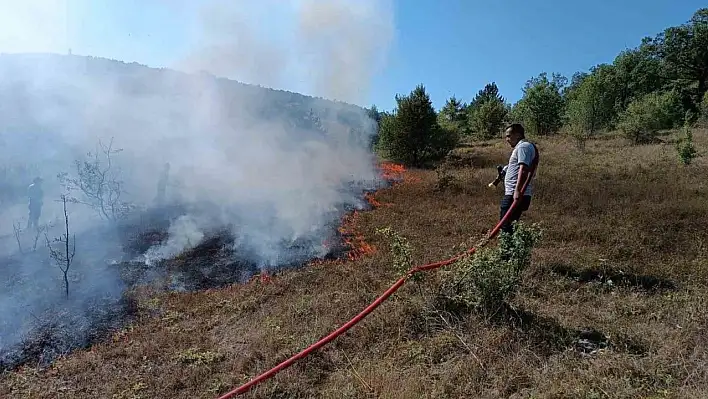 Mezarlıkta yangın çıktı