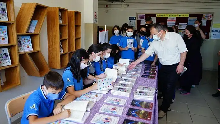 Öğrenciler, pandemide yaşadıklarını kitap haline getirdi