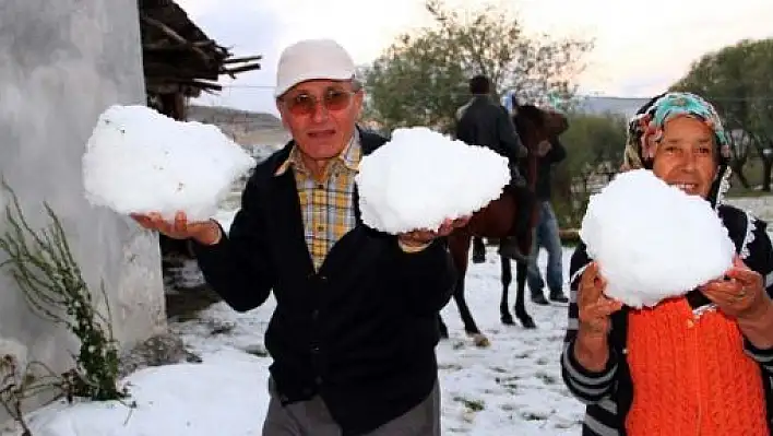 Ölçek Köyünde Yağan Dolu Hayatı Felç Etti 