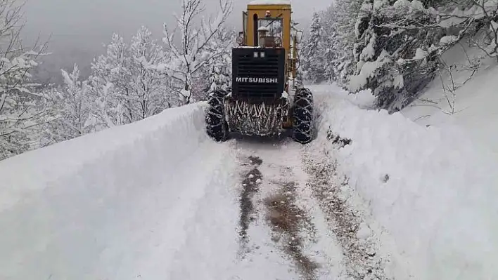 Onlar açarken kar kapatıyor