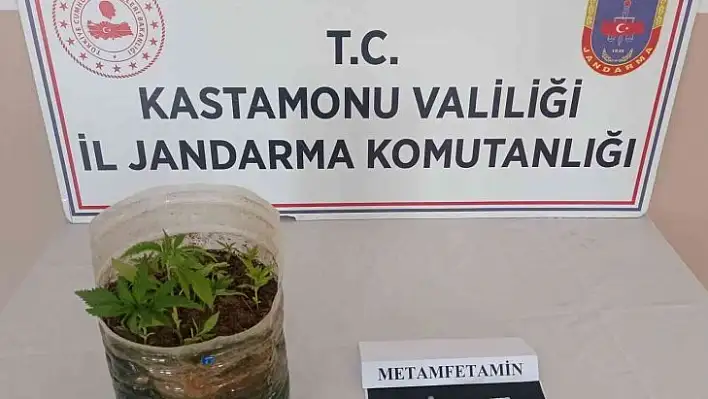 Uyuşturucu taşıyan iki kişi gözaltına alındı